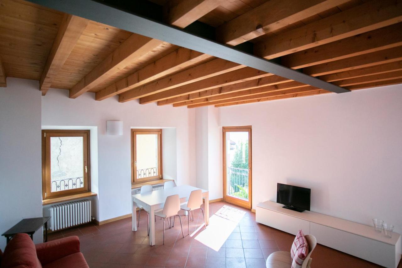 Iseolakerental - Casa Del Pescatore Riva di Solto Exteriör bild