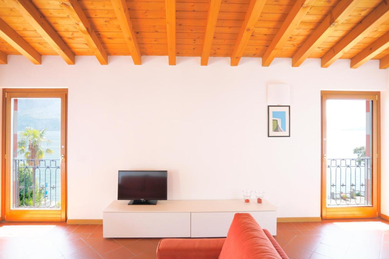 Iseolakerental - Casa Del Pescatore Riva di Solto Exteriör bild