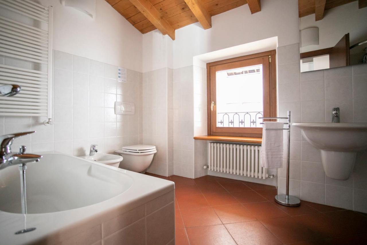 Iseolakerental - Casa Del Pescatore Riva di Solto Exteriör bild