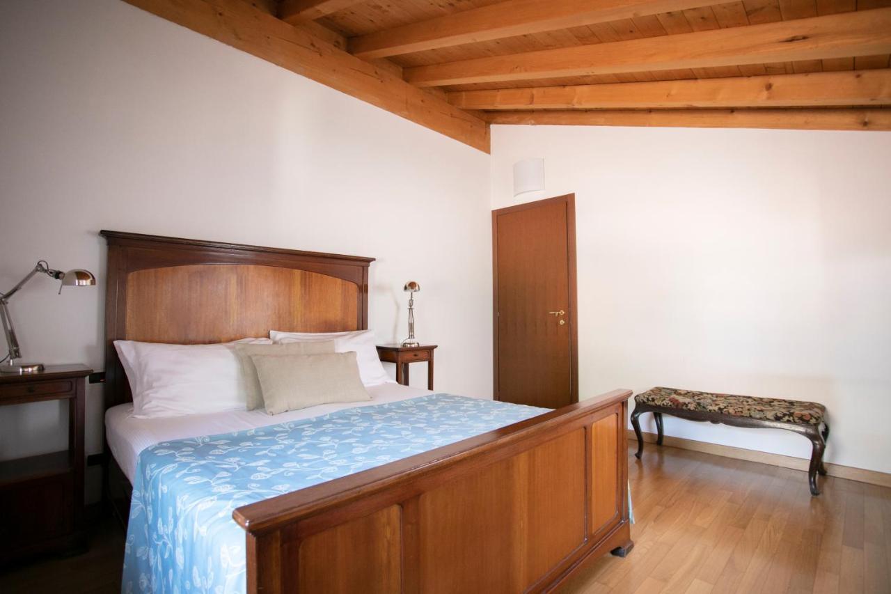 Iseolakerental - Casa Del Pescatore Riva di Solto Exteriör bild